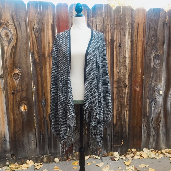 Chico's Accessories - 🥳HP🥳⛸Chico’s⛸Gorgeous Shawl Wrap